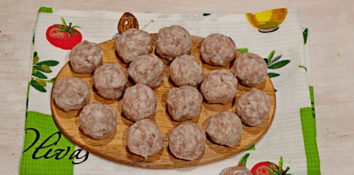 Intuper les boulettes de viande cuites